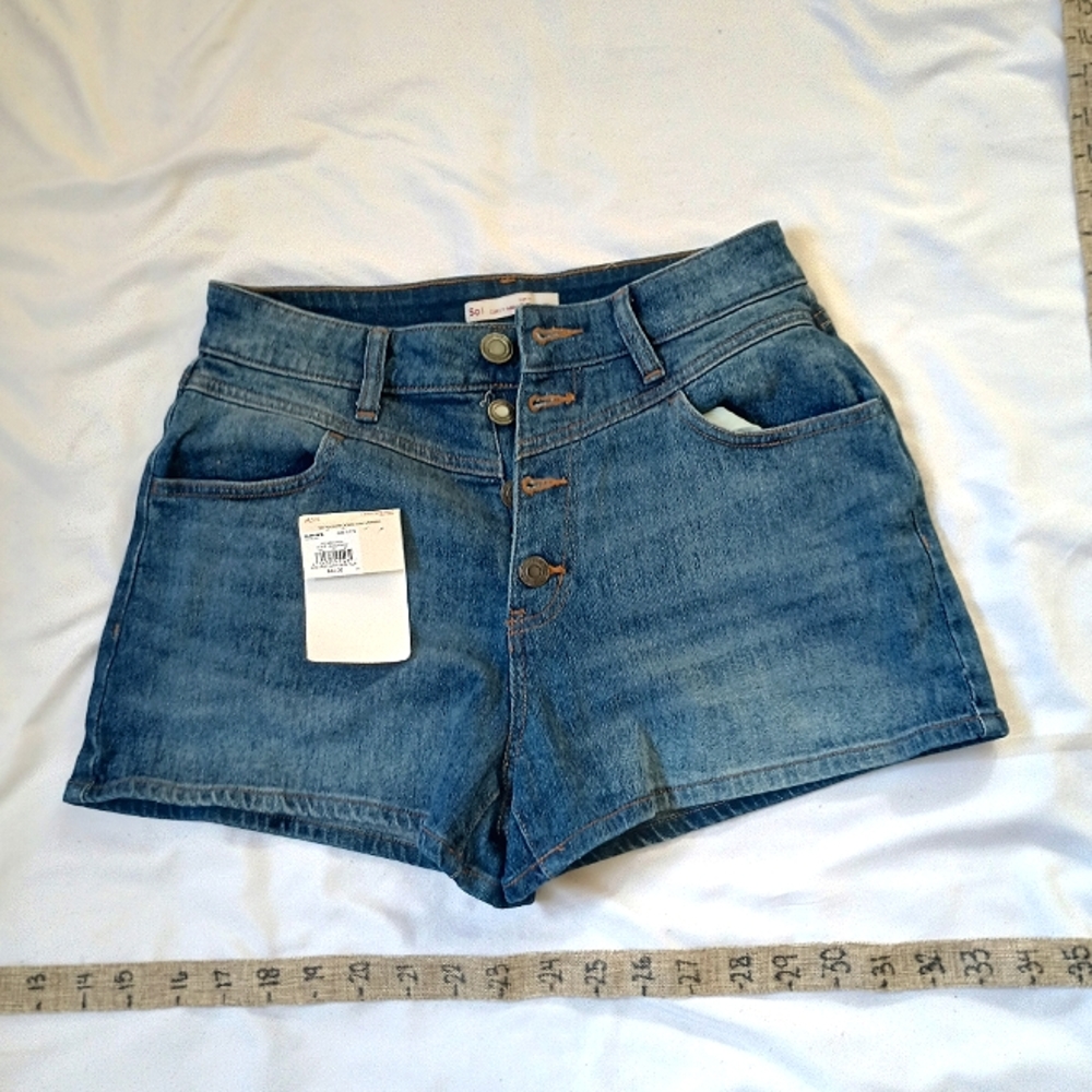 NWT SO Curvy High Rise Mom Short Size 5